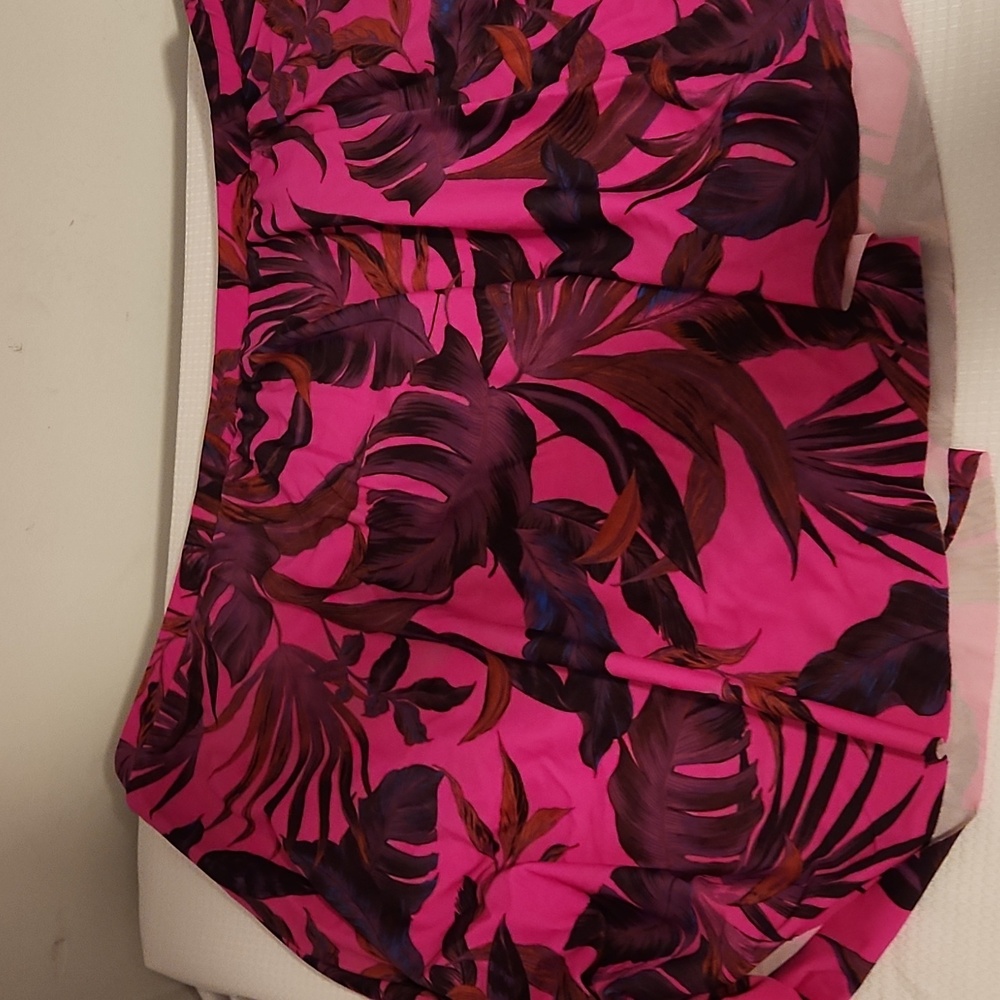Torrid Pink leaf  bathing suit skort size 4 - Picture 3 of 4